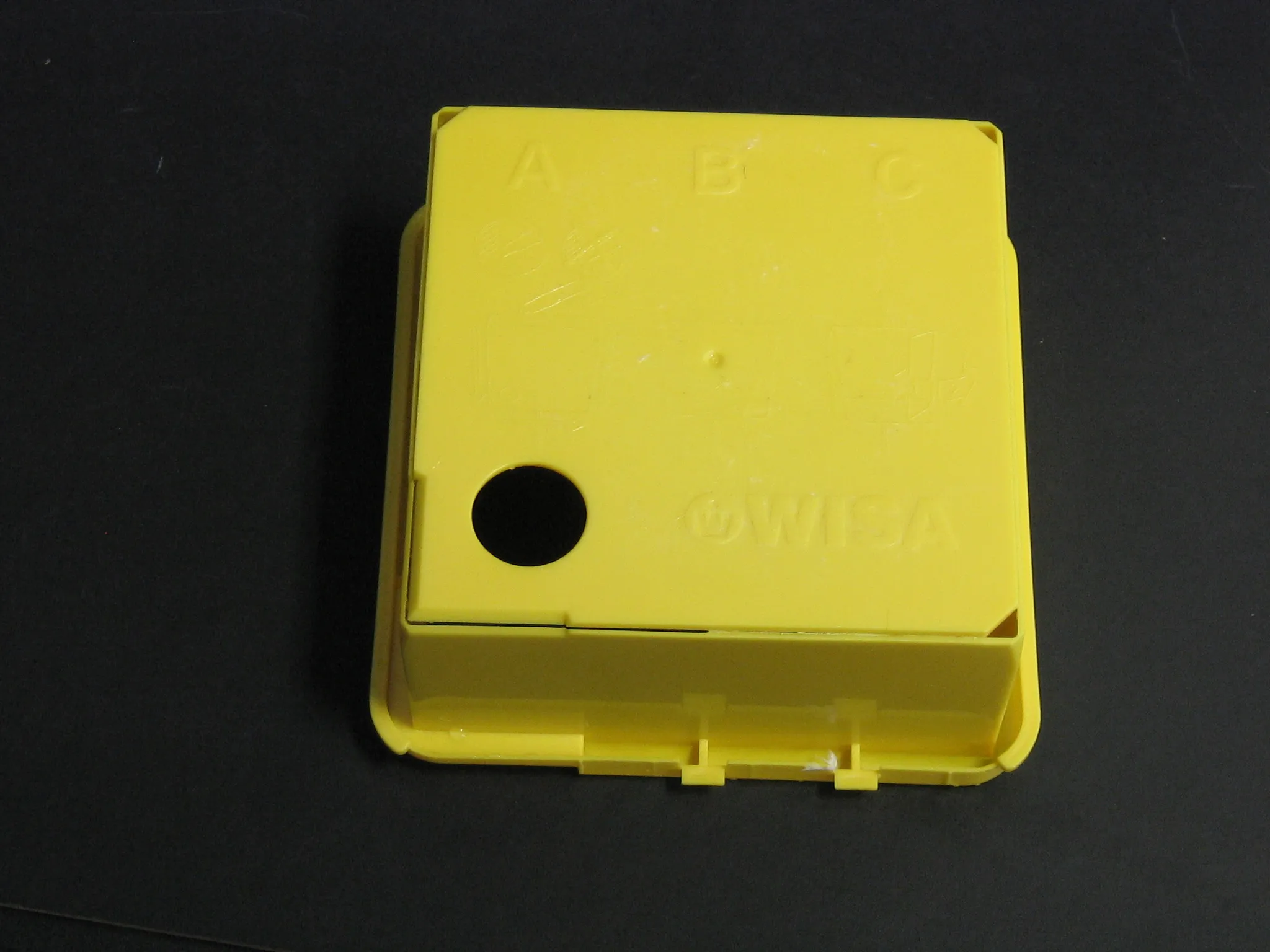 SZERELŐNYÍLÁS-VÉDŐ, ELÜLSŐ